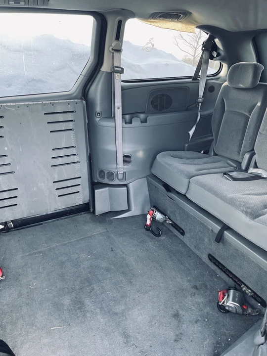 2005 Dodge Caravan - Image 8 of 8