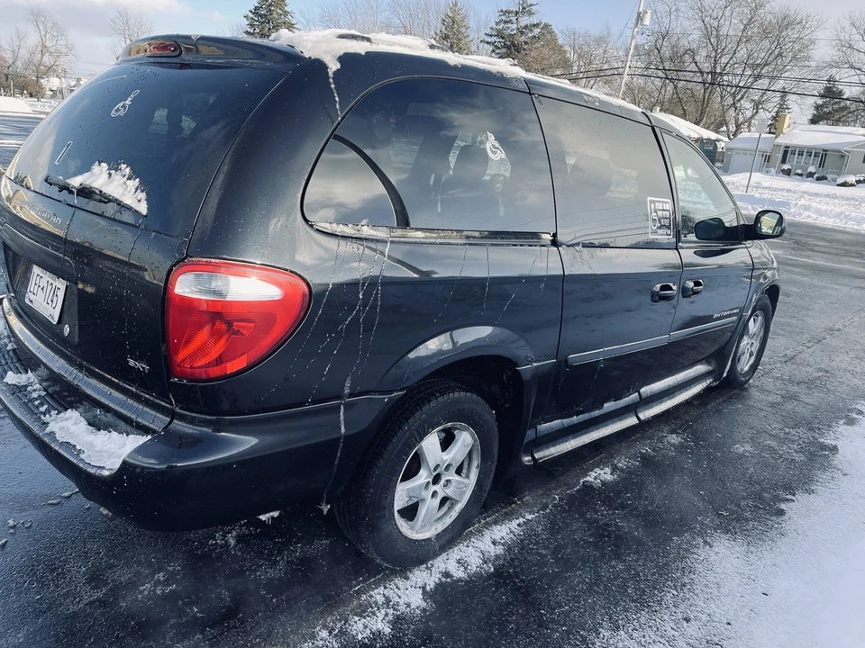 2005 Dodge Caravan - Image 2 of 8