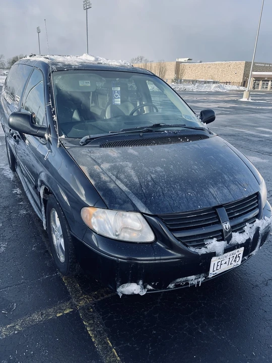 2005 Dodge Caravan - Image 3 of 8
