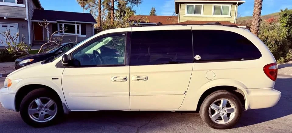 2005 Dodge Caravan - Image 2 of 14