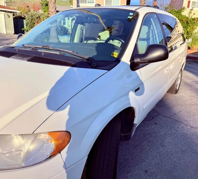 2005 Dodge Caravan - Image 3 of 14