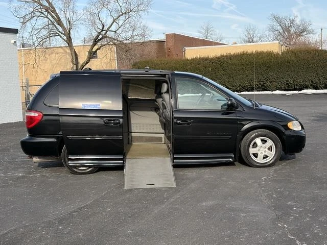 2005 Dodge Caravan - Image 4 of 12