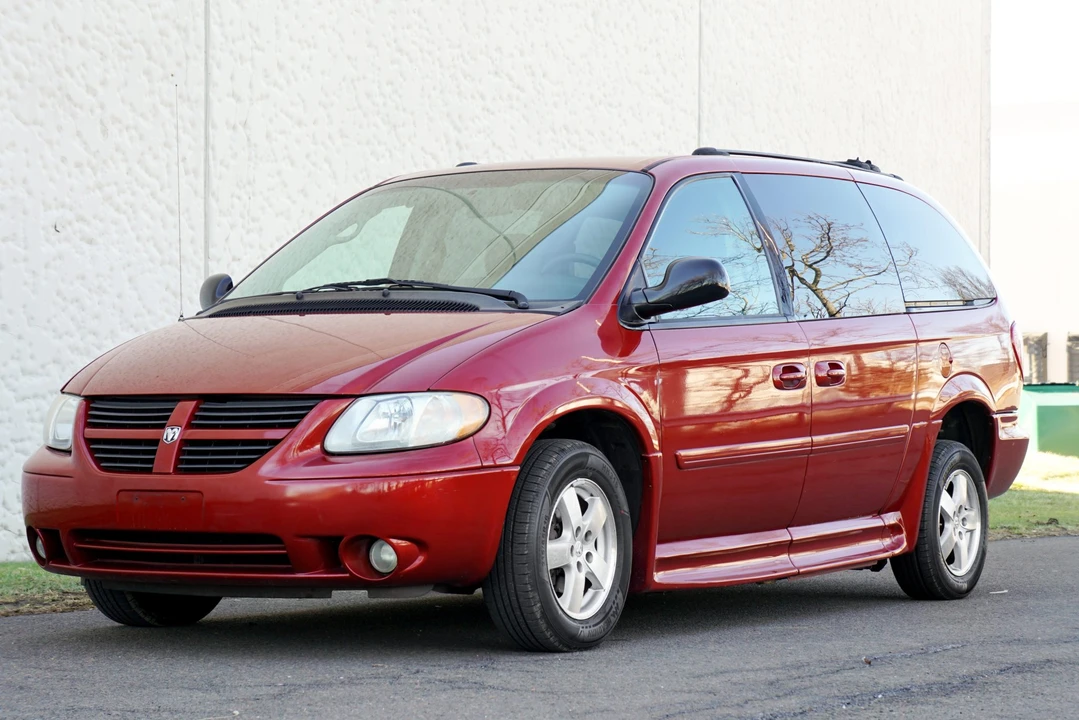 2005 Dodge Caravan - Image 2 of 31