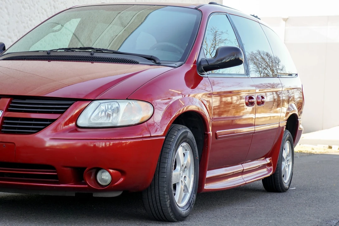 2005 Dodge Caravan - Image 18 of 31
