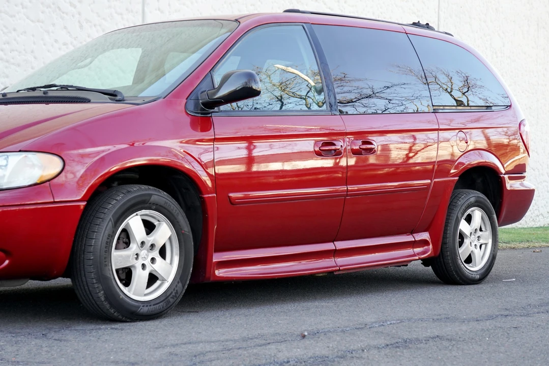 2005 Dodge Caravan - Image 20 of 31