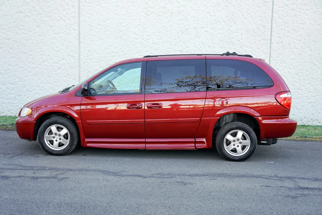 2005 Dodge Caravan - Image 11 of 31