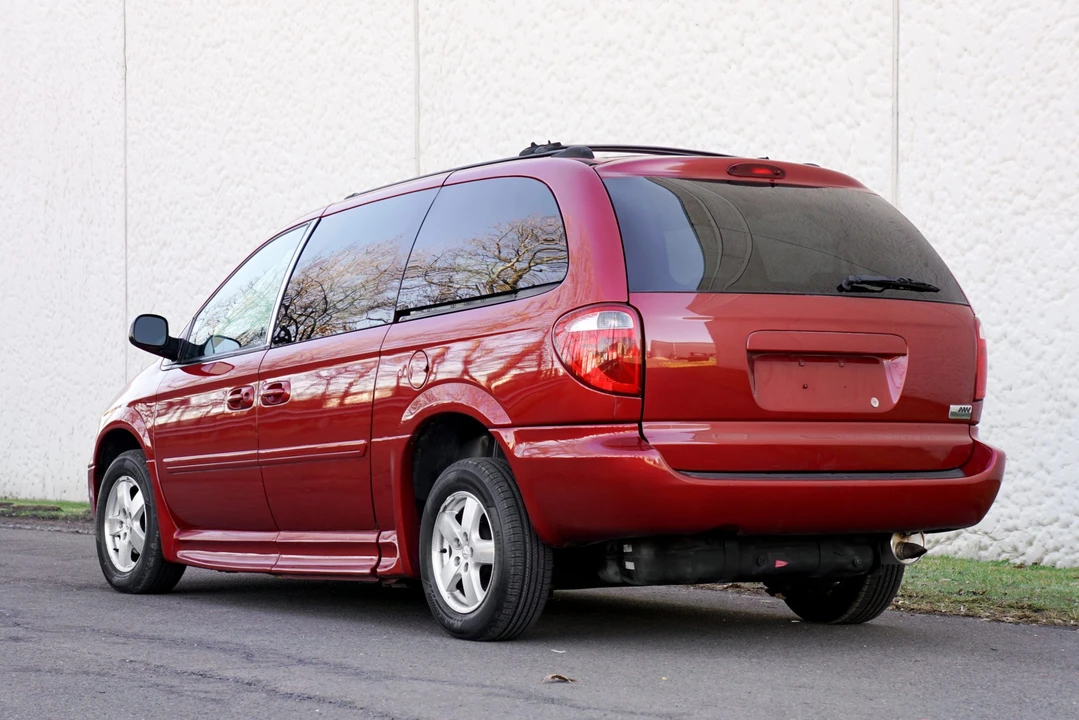 2005 Dodge Caravan - Image 10 of 31