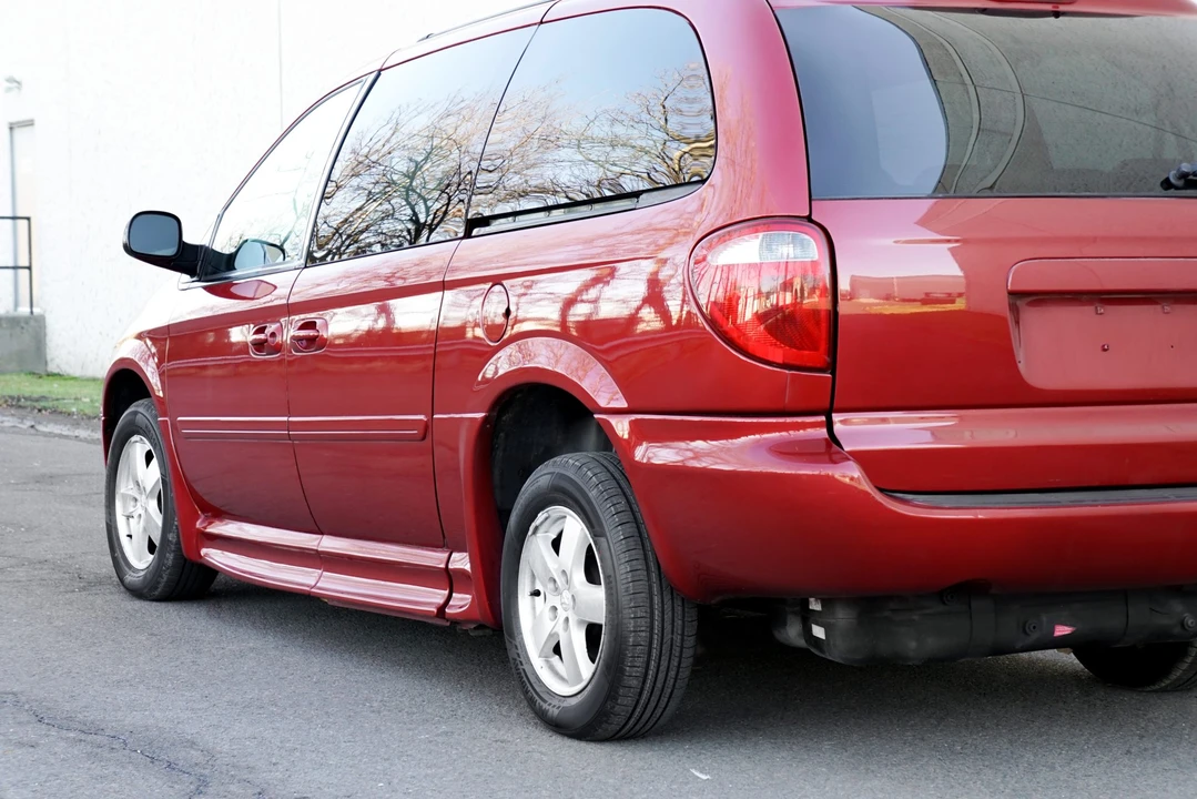2005 Dodge Caravan - Image 23 of 31