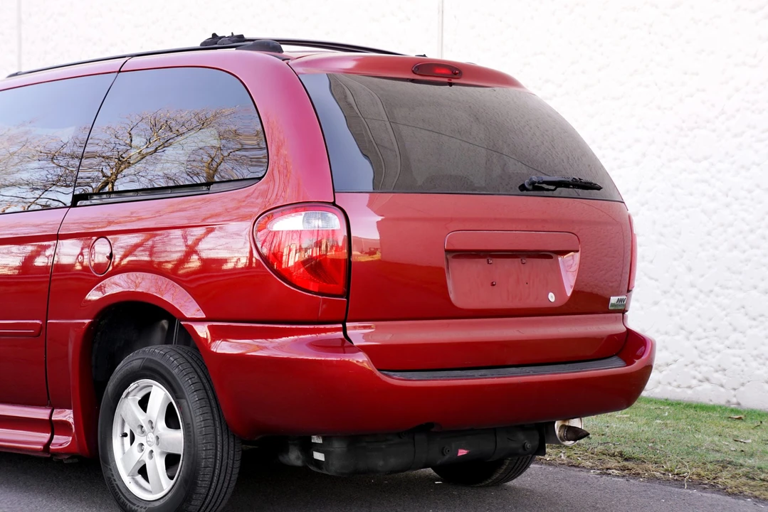 2005 Dodge Caravan - Image 24 of 31