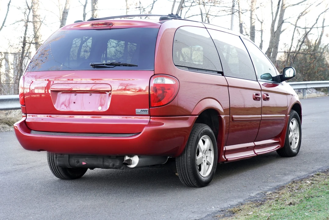 2005 Dodge Caravan - Image 8 of 31