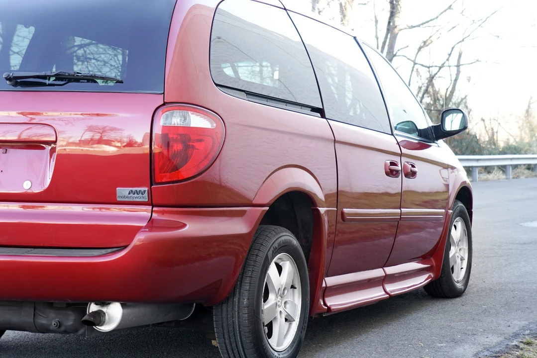 2005 Dodge Caravan - Image 27 of 31