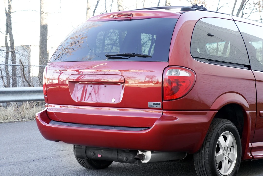 2005 Dodge Caravan - Image 26 of 31