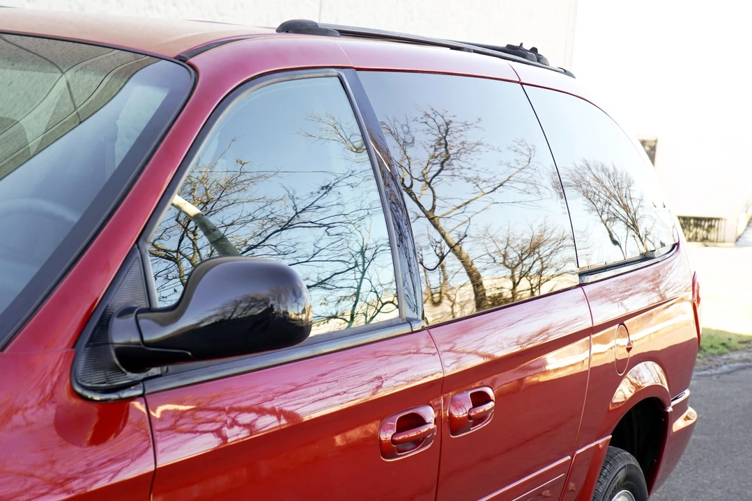 2005 Dodge Caravan - Image 21 of 31