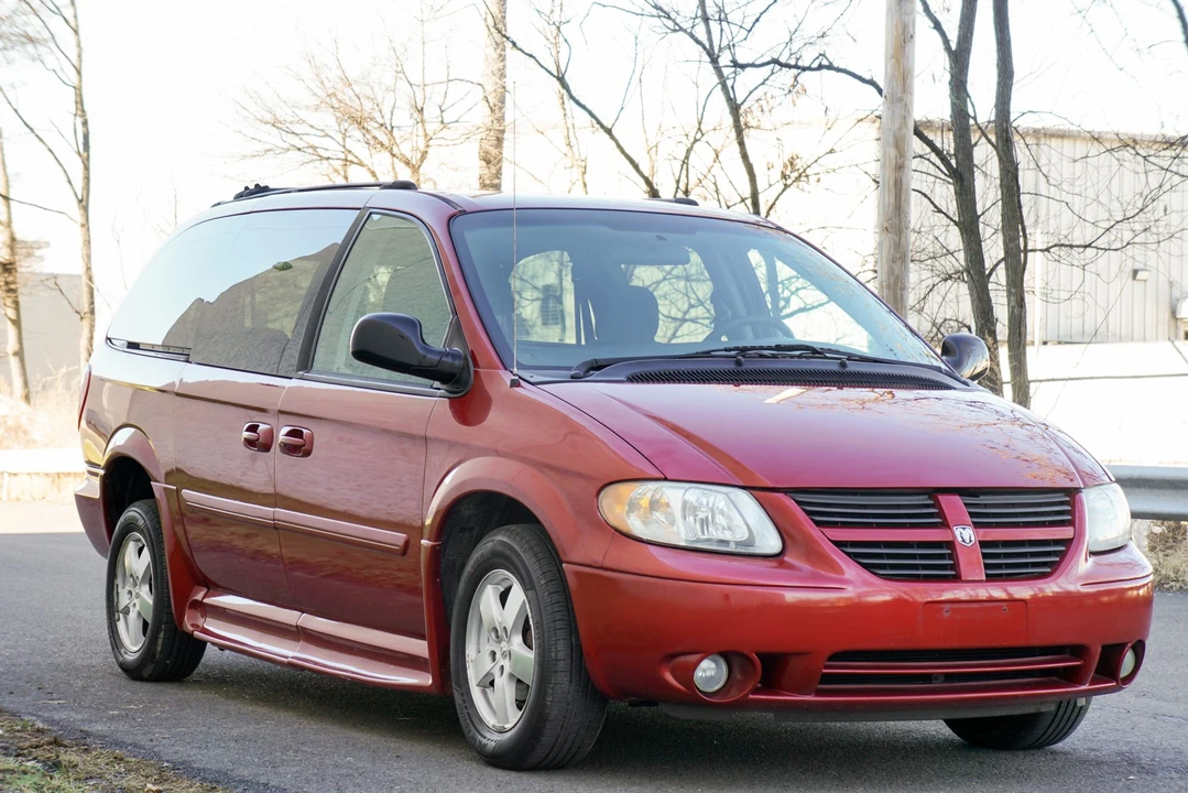 2005 Dodge Caravan - Image 4 of 31