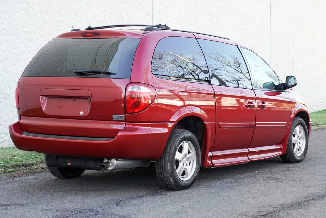 2005 Dodge Caravan - Image 7 of 31