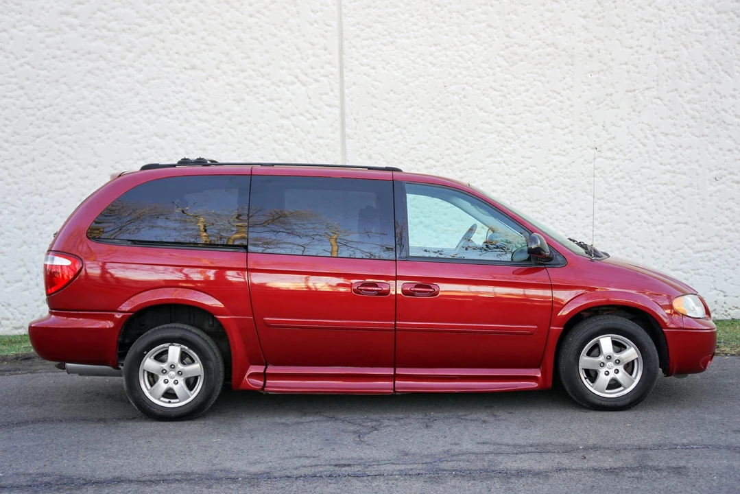 2005 Dodge Caravan - Image 6 of 31