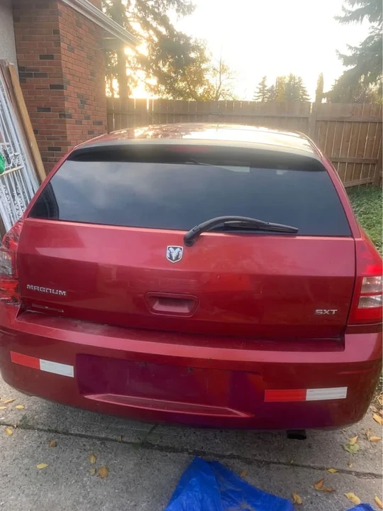 2005 Dodge Magnum 2nd Gen Wagon - Image 2 of 10