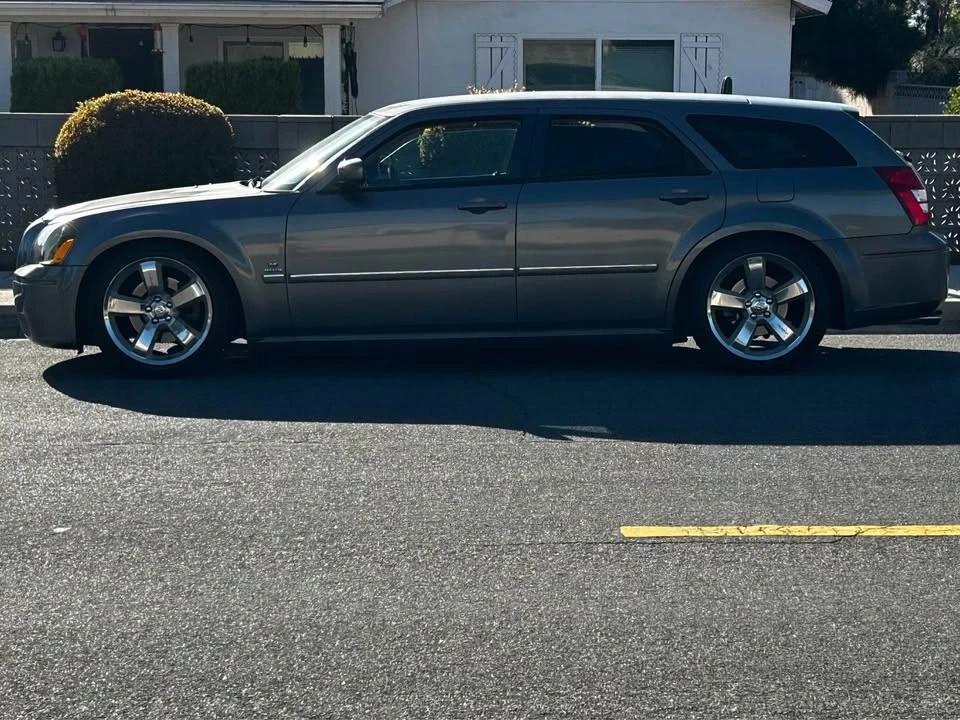 2005 Dodge Magnum 2nd Gen Wagon - Image 2 of 6
