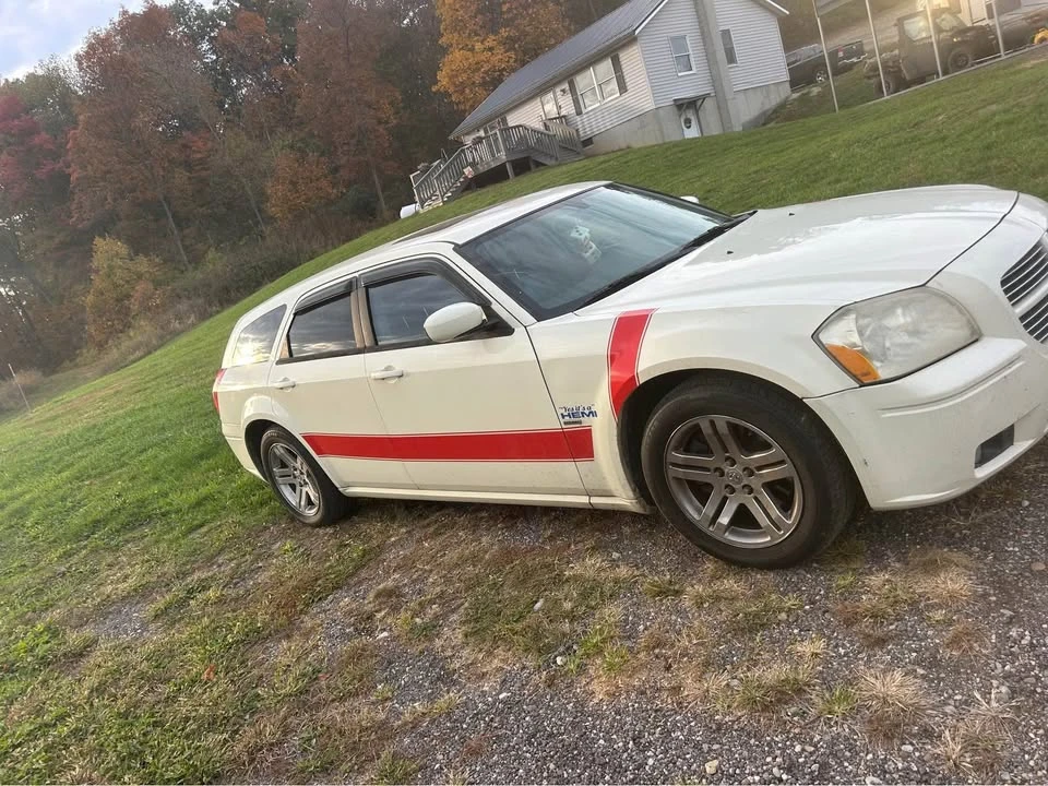 2005 Dodge Magnum 2nd Gen Wagon - Image 2 of 4