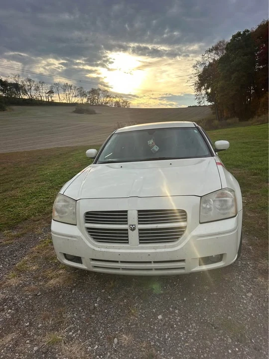 2005 Dodge Magnum 2nd Gen Wagon - Image 3 of 4