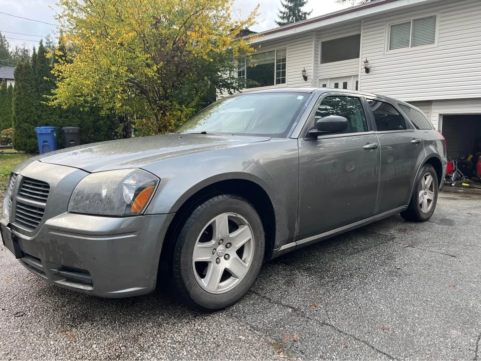 2005 Dodge Magnum 2nd Gen Wagon - Image 2 of 8
