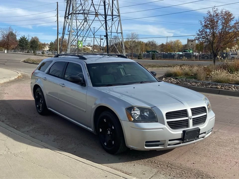 2005 Dodge Magnum 2nd Gen Wagon - Image 2 of 8