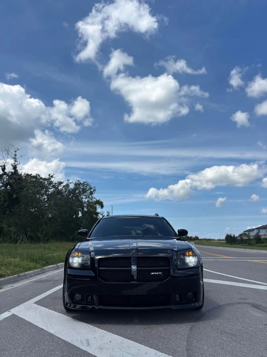 2005 Dodge Magnum 2nd Gen Wagon - Image 2 of 12