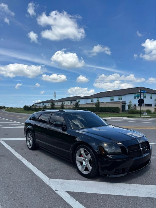 2005 Dodge Magnum 2nd Gen Wagon - Image 3 of 12