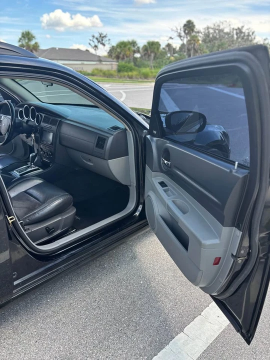 2005 Dodge Magnum 2nd Gen Wagon - Image 10 of 12