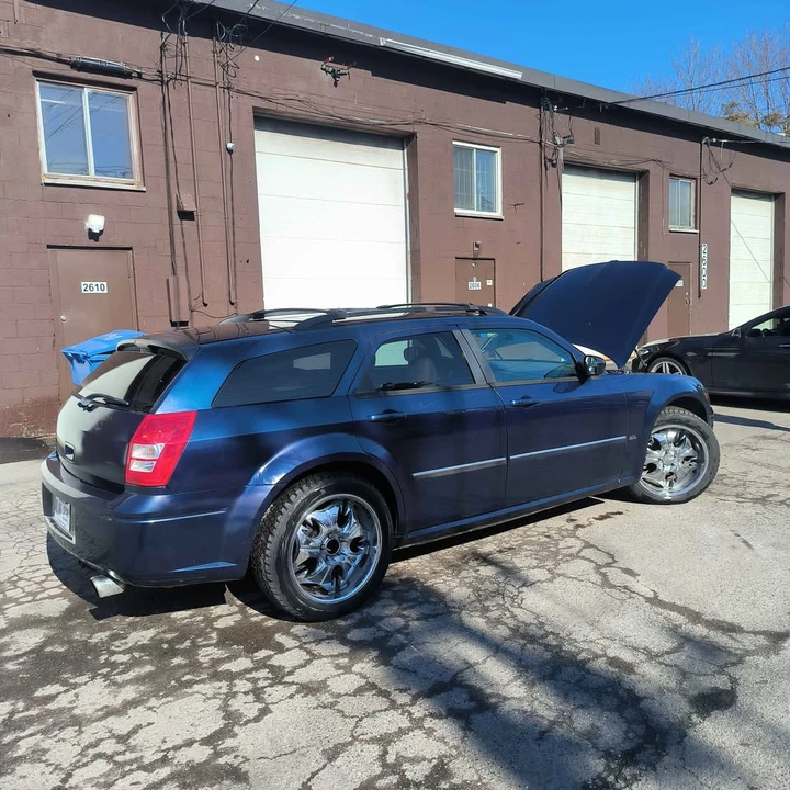 2005 Dodge Magnum - Image 5 of 11