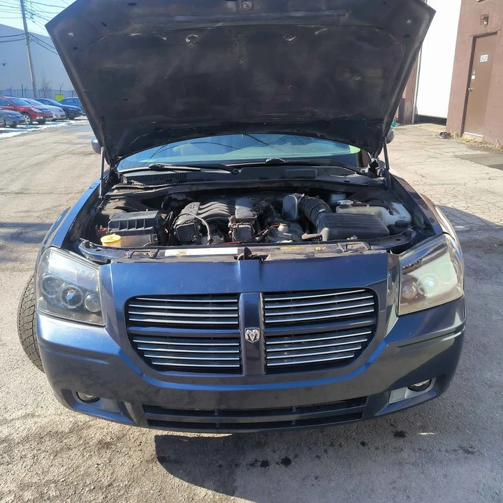 2005 Dodge Magnum - Image 2 of 11