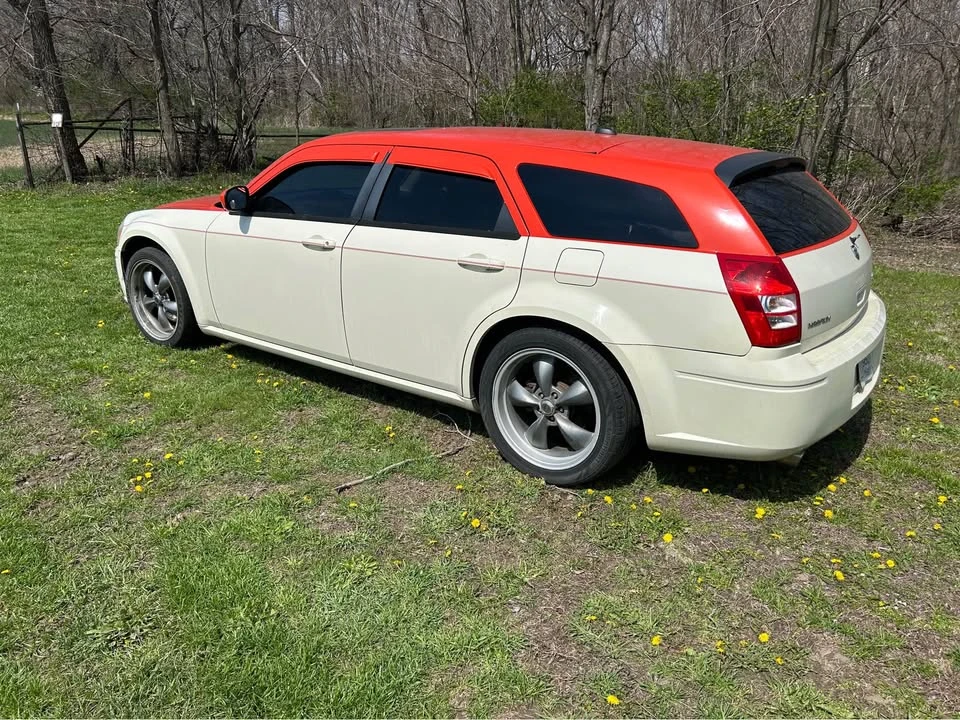 2005 Dodge Magnum 2nd Gen Wagon - Image 2 of 10
