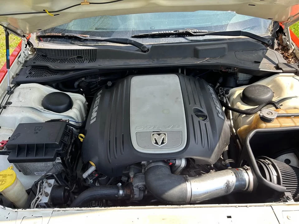 2005 Dodge Magnum 2nd Gen Wagon - Image 6 of 10