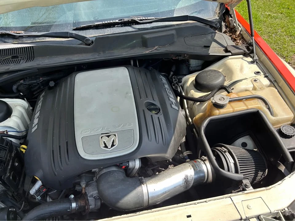 2005 Dodge Magnum 2nd Gen Wagon - Image 5 of 10