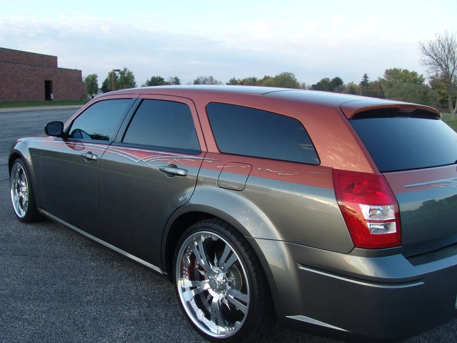 2005 Dodge Magnum 2nd Gen Wagon - Image 2 of 8