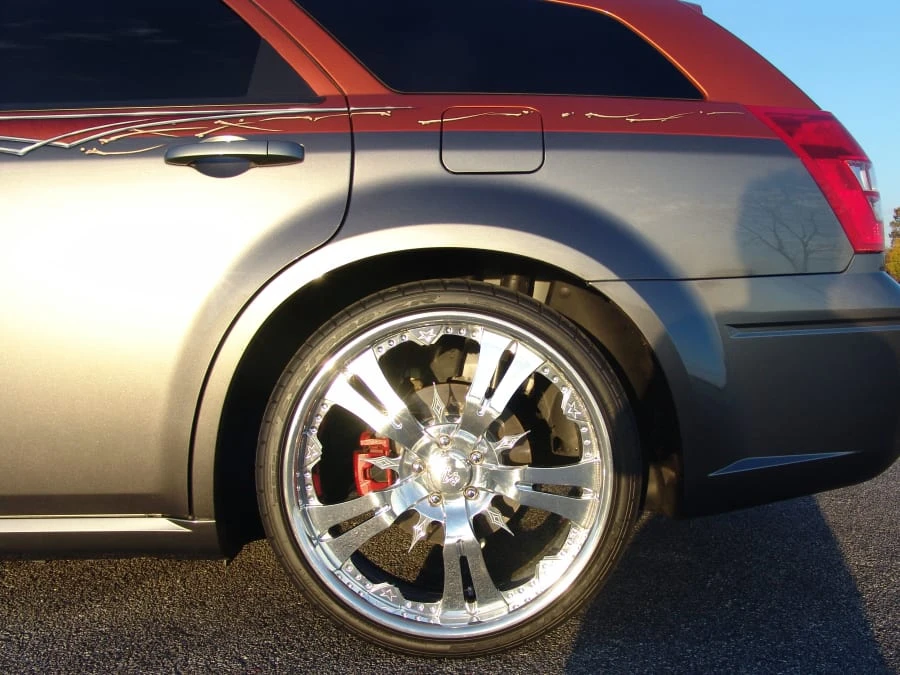 2005 Dodge Magnum 2nd Gen Wagon - Image 3 of 8