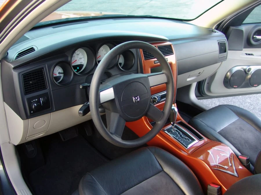 2005 Dodge Magnum 2nd Gen Wagon - Image 4 of 8