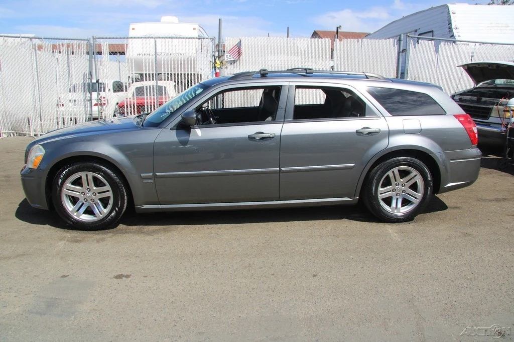 2005 Dodge Magnum 2nd Gen Wagon - Image 3 of 21