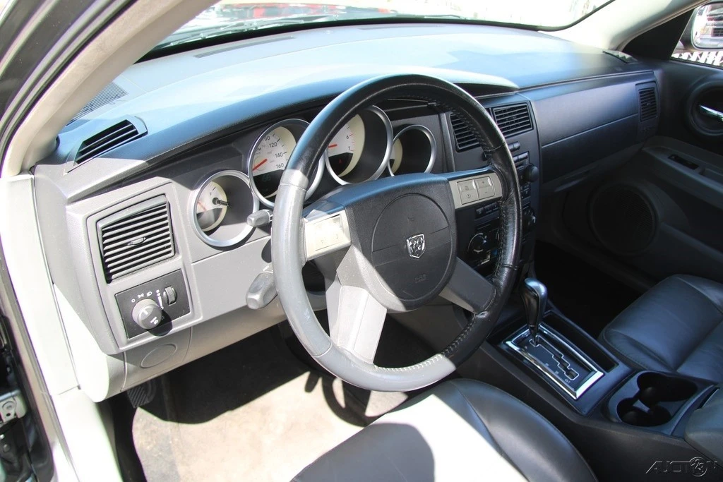 2005 Dodge Magnum 2nd Gen Wagon - Image 15 of 21