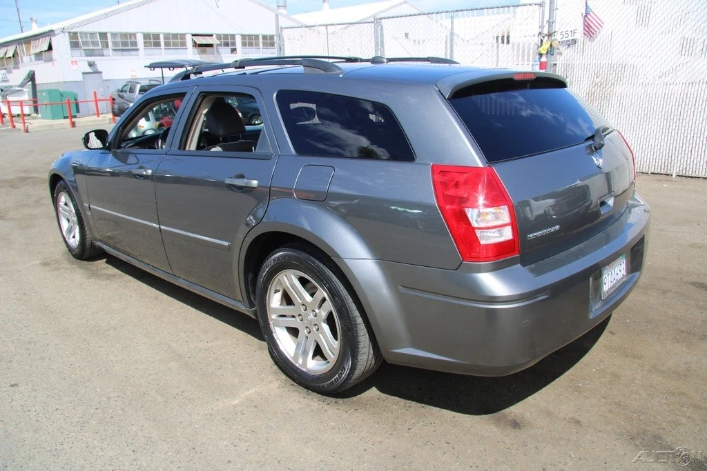 2005 Dodge Magnum 2nd Gen Wagon - Image 5 of 21