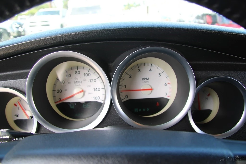 2005 Dodge Magnum 2nd Gen Wagon - Image 16 of 21