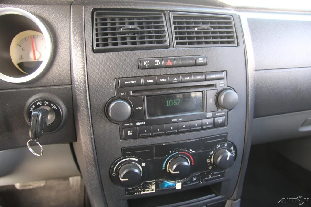 2005 Dodge Magnum 2nd Gen Wagon - Image 18 of 21