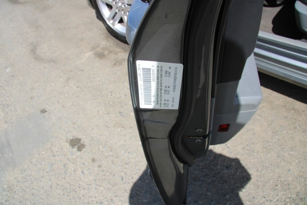 2005 Dodge Magnum 2nd Gen Wagon - Image 12 of 21