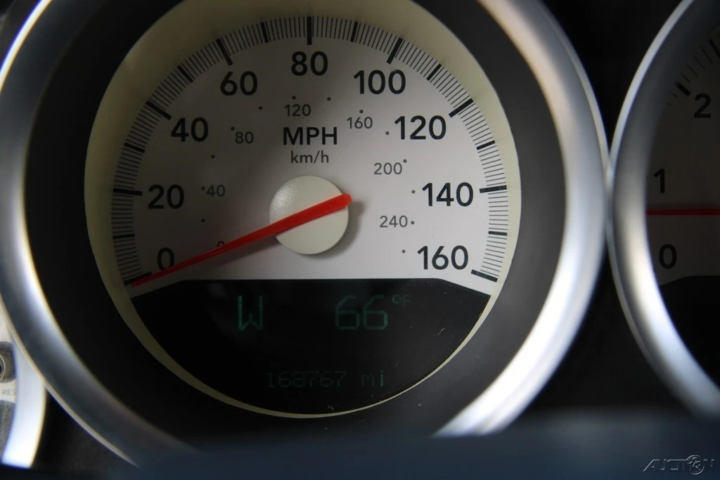 2005 Dodge Magnum 2nd Gen Wagon - Image 17 of 21