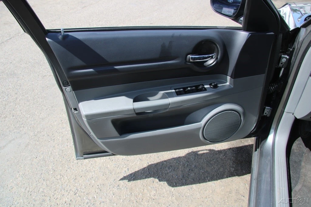 2005 Dodge Magnum 2nd Gen Wagon - Image 13 of 21
