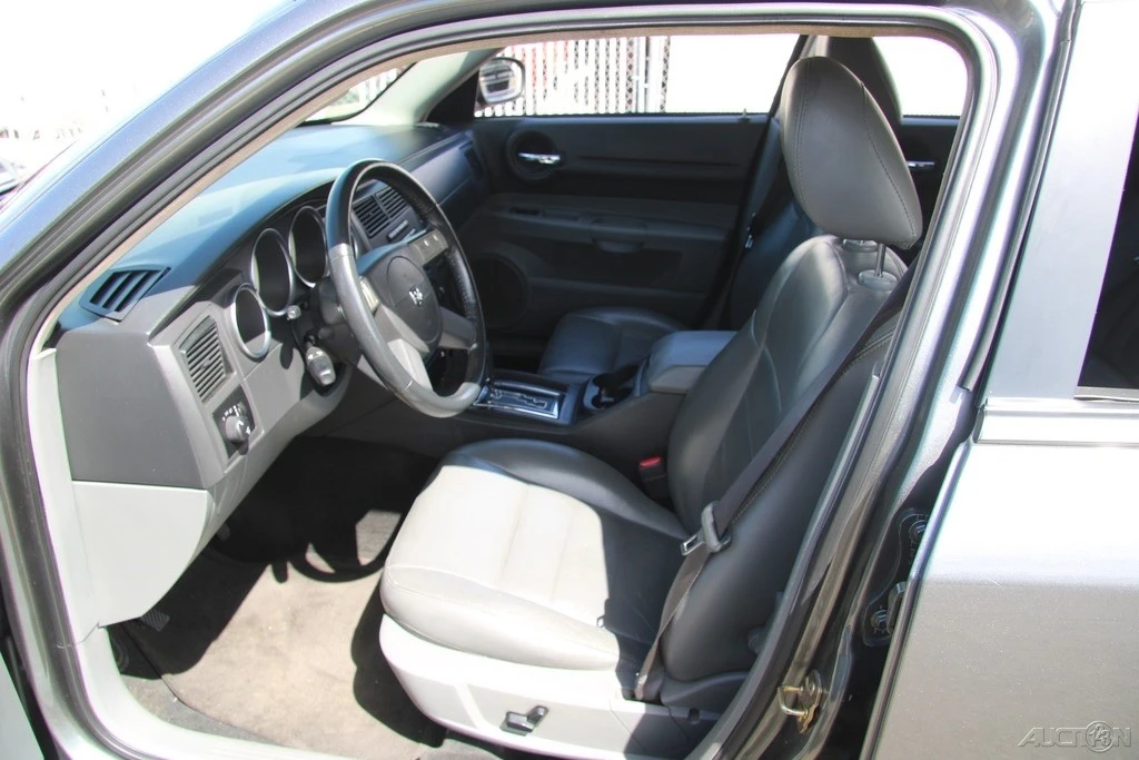 2005 Dodge Magnum 2nd Gen Wagon - Image 14 of 21