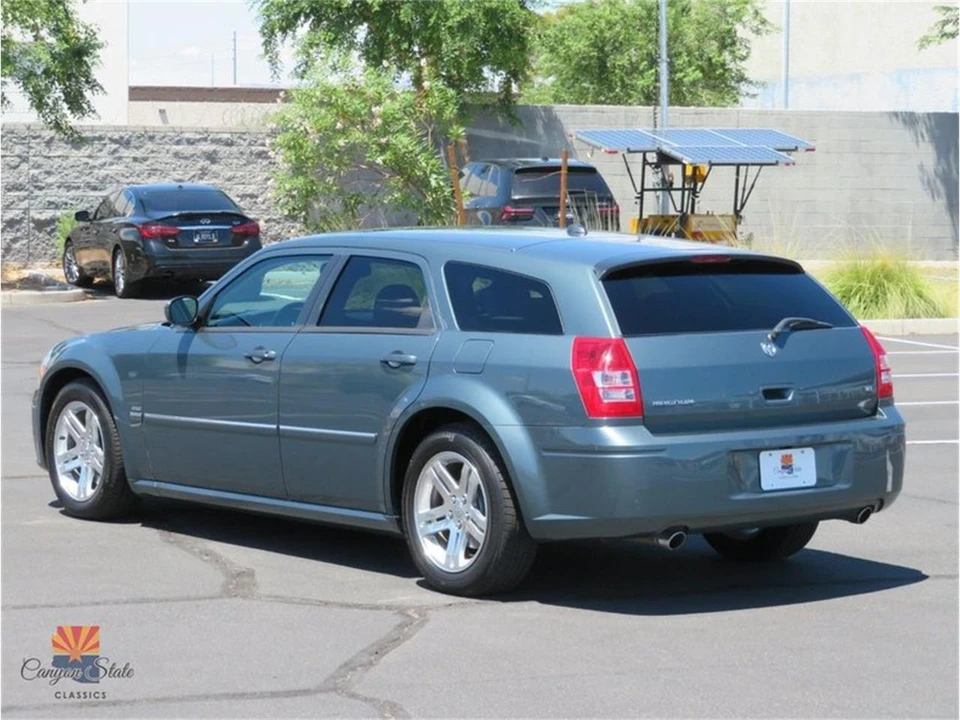2005 Dodge Magnum 2nd Gen Wagon - Image 12 of 31