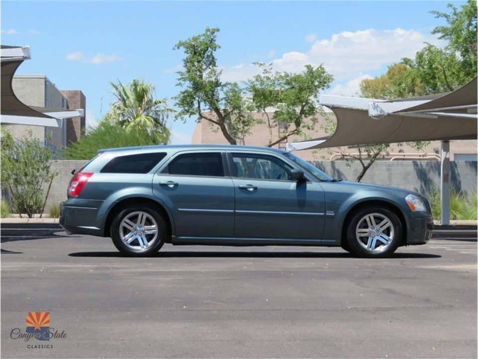 2005 Dodge Magnum 2nd Gen Wagon - Image 2 of 31