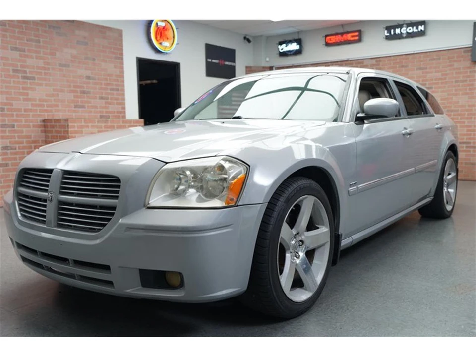 2005 Dodge Magnum 2nd Gen Wagon - Image 2 of 31
