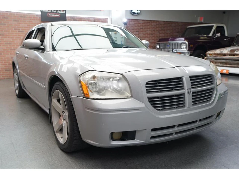 2005 Dodge Magnum 2nd Gen Wagon - Image 12 of 31